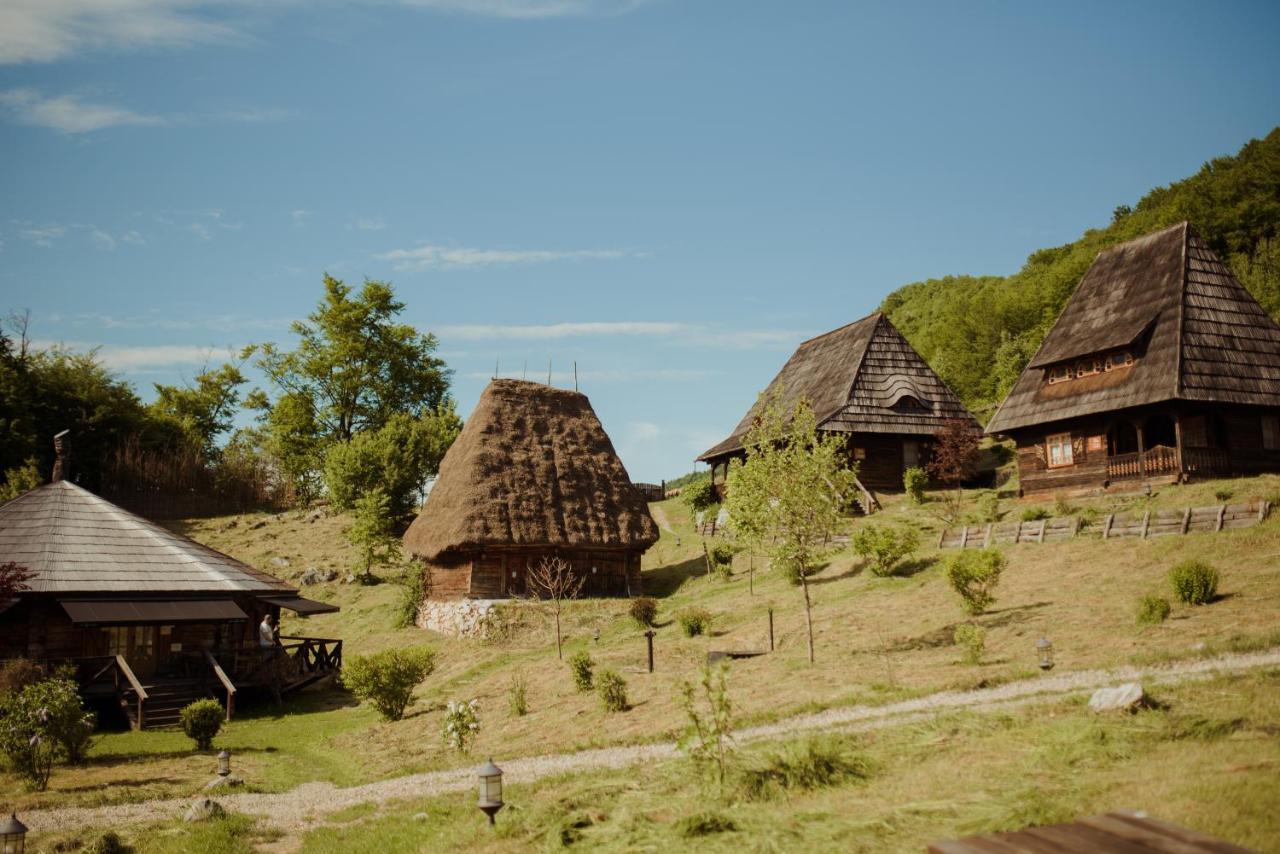 Raven'S Nest - The Hidden Village, Transylvania - Romania Sub Piatra Exterior photo