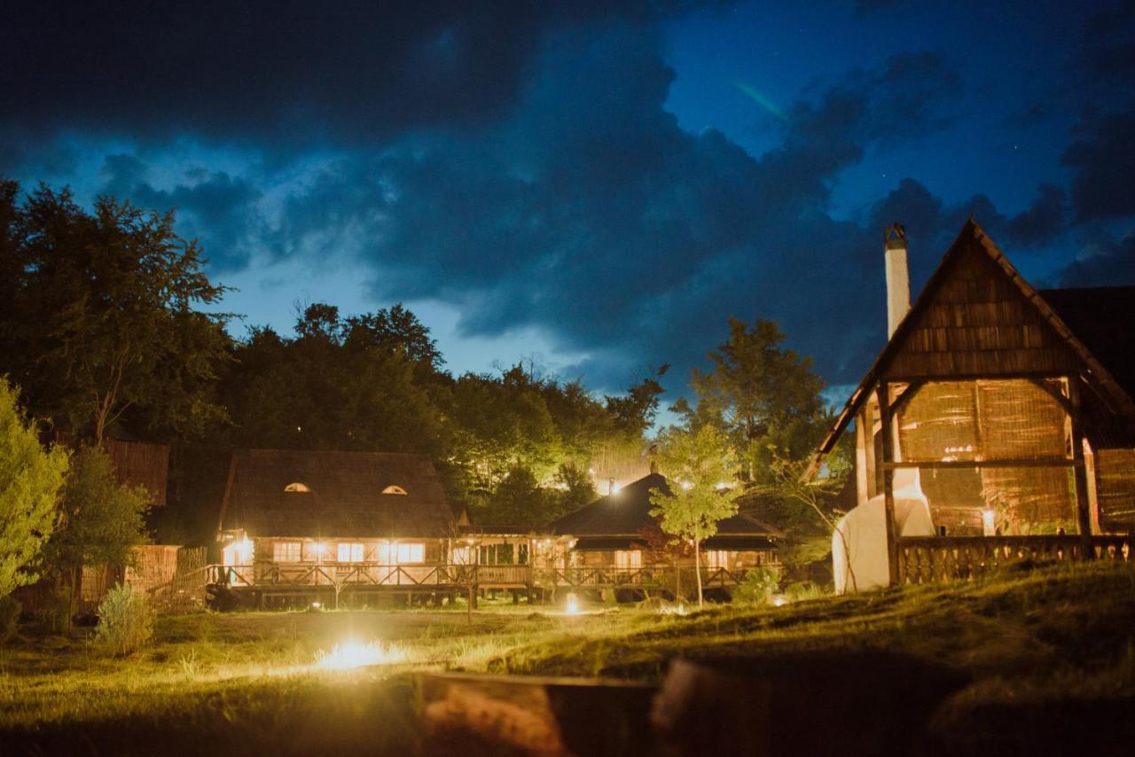 Raven'S Nest - The Hidden Village, Transylvania - Romania Sub Piatra Exterior photo